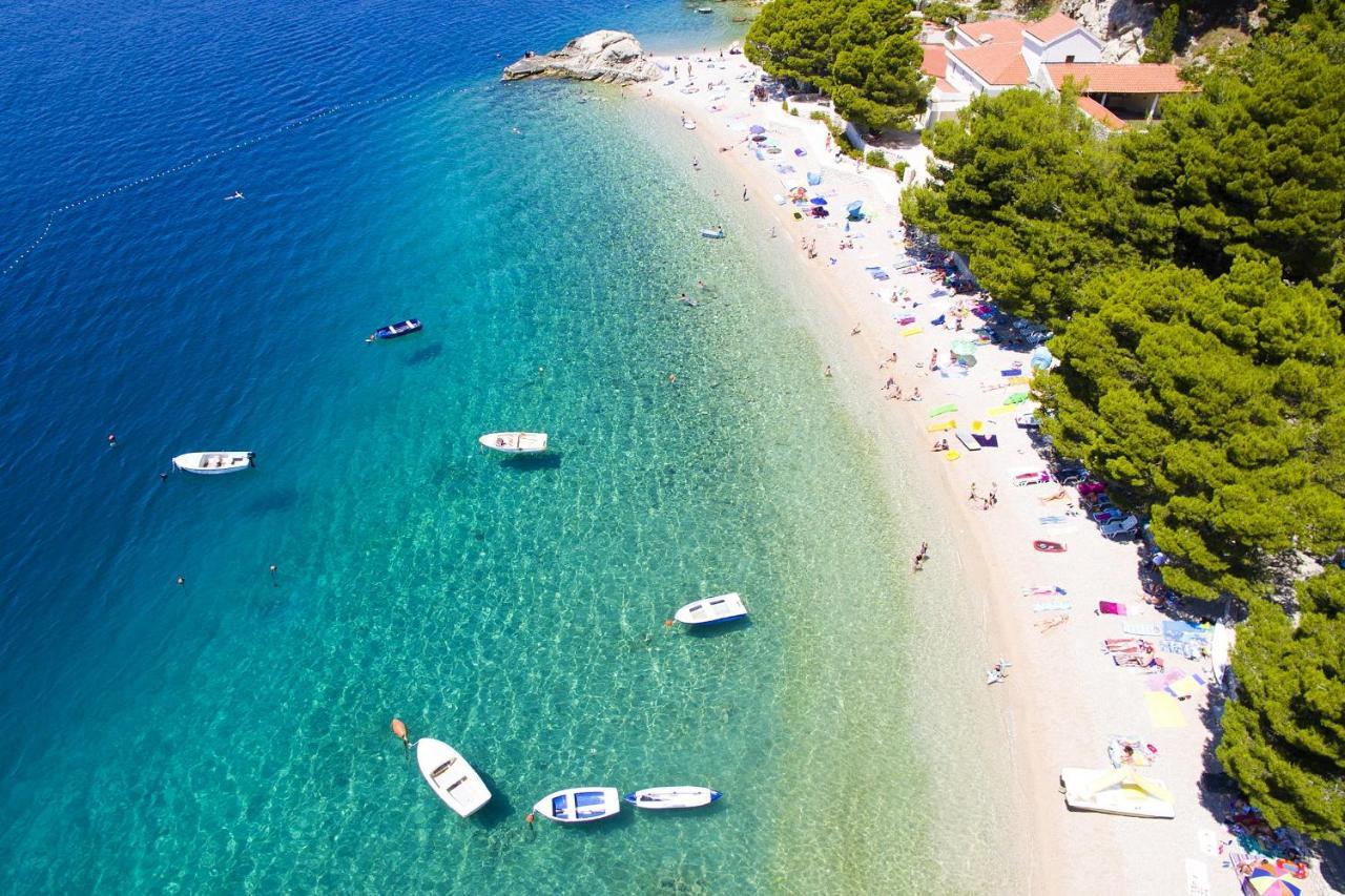 Apartments By The Sea Brela, Makarska - 11821 외부 사진