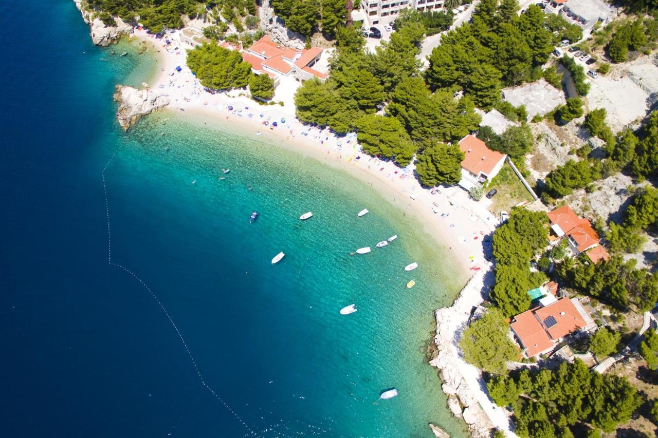 Apartments By The Sea Brela, Makarska - 11821 외부 사진