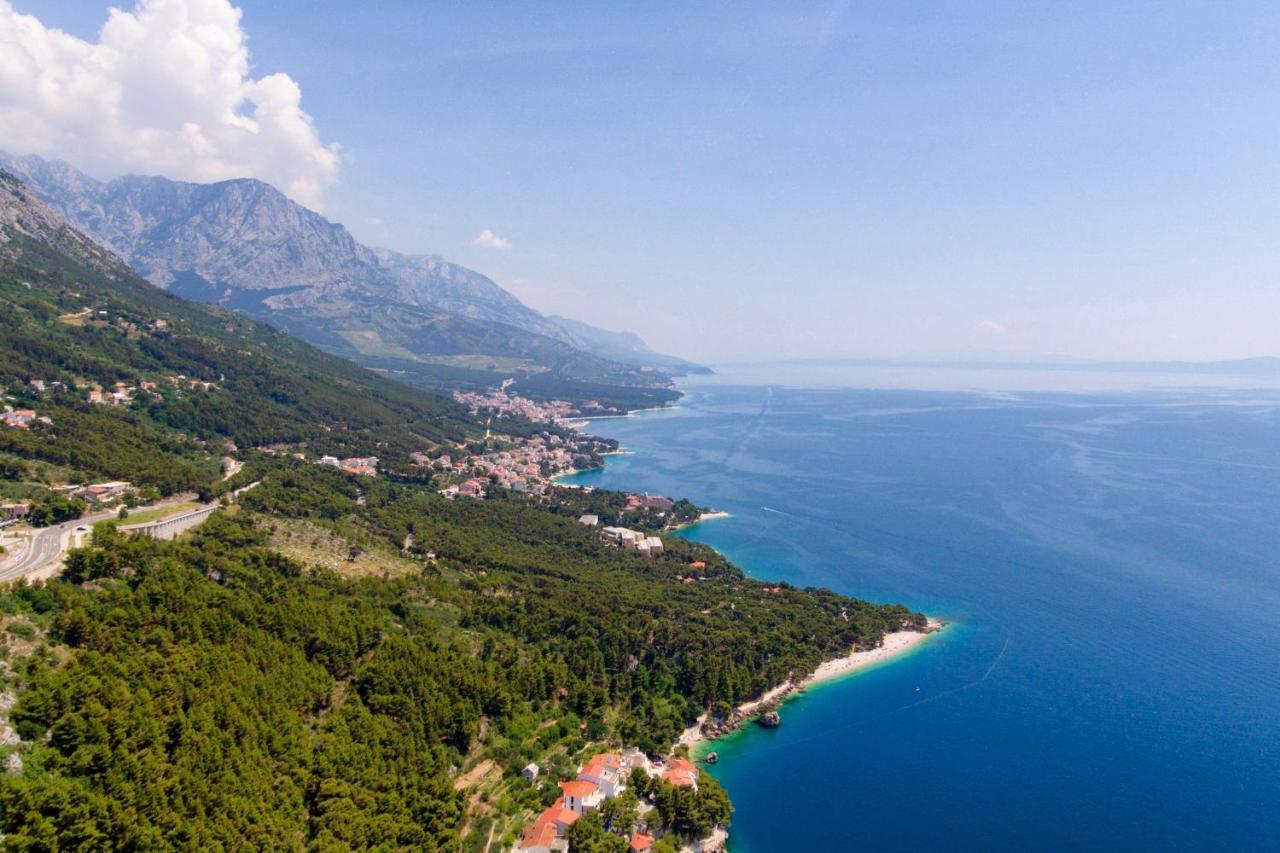 Apartments By The Sea Brela, Makarska - 11821 외부 사진