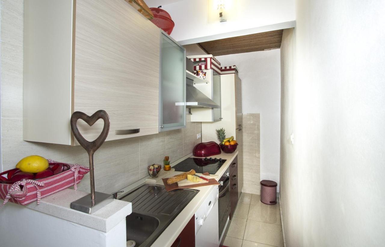 Apartments By The Sea Brela, Makarska - 11821 외부 사진