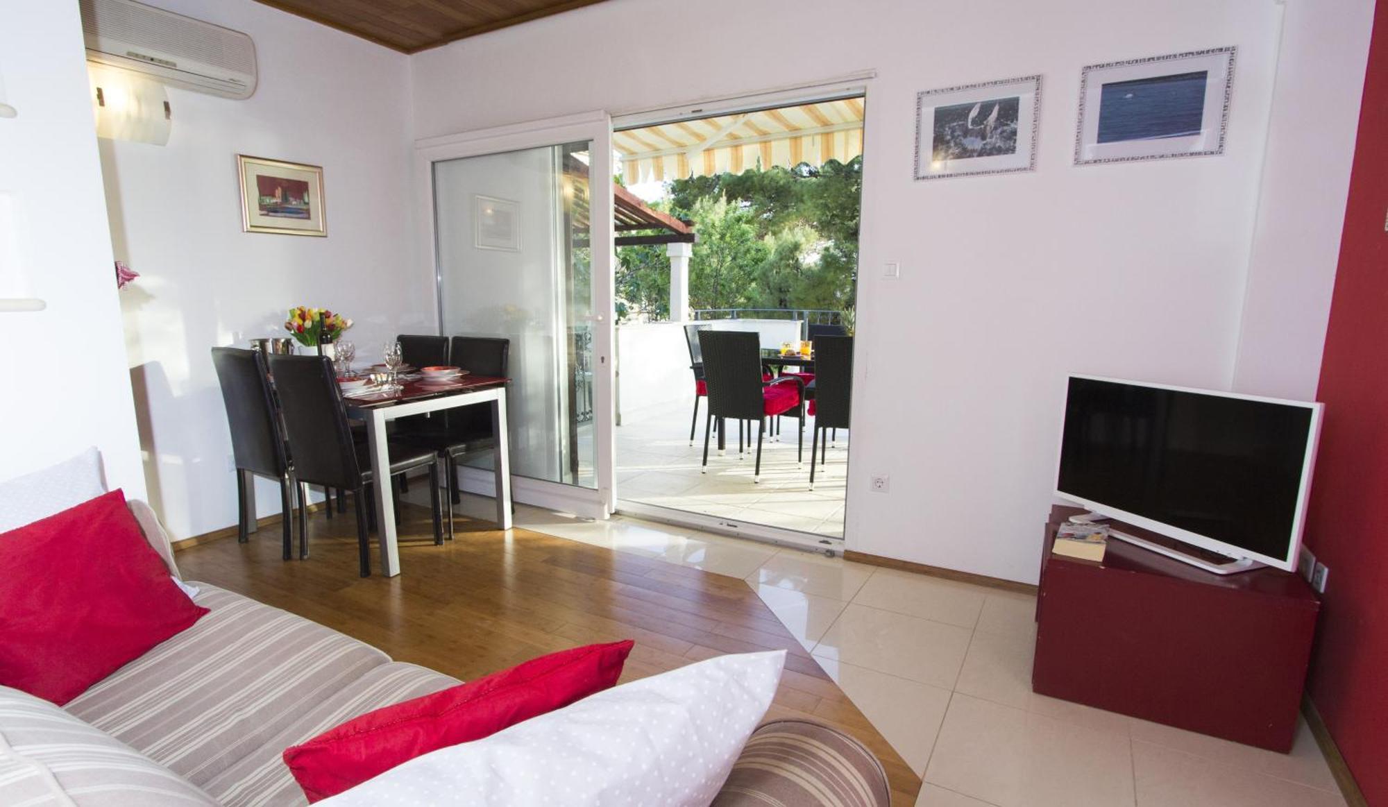 Apartments By The Sea Brela, Makarska - 11821 객실 사진